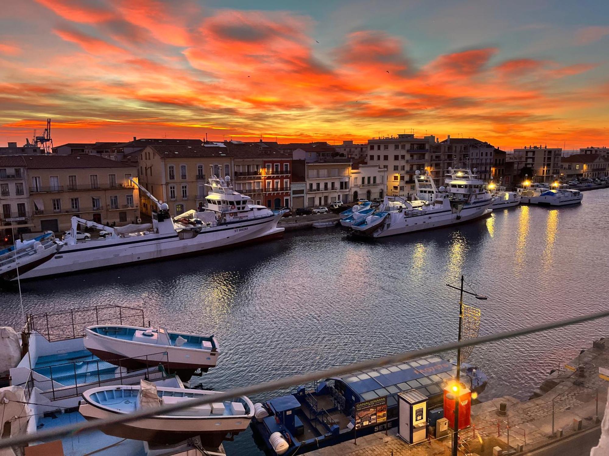 Beau 3 Pieces Climatise Vue Canal Idealement Situe Centre Ville Sète Extérieur photo